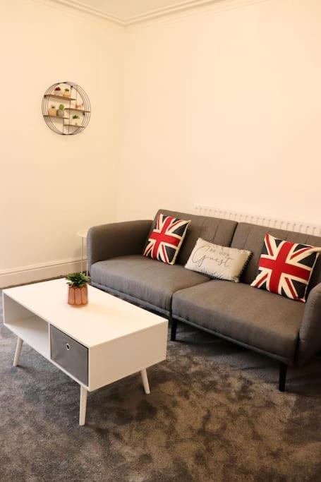 Charming 3 Bedroom Property Free Wifi & Parking Leeds (West Yorkshire) Exterior foto