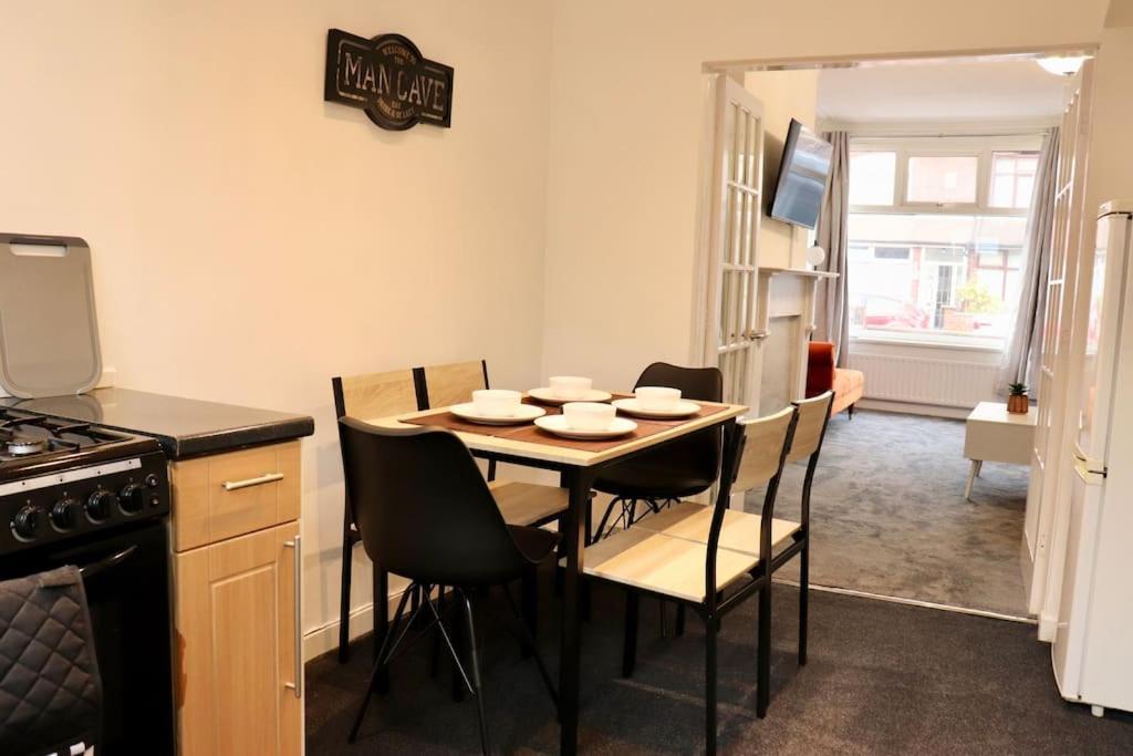 Charming 3 Bedroom Property Free Wifi & Parking Leeds (West Yorkshire) Exterior foto