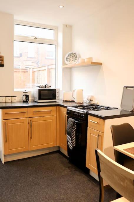 Charming 3 Bedroom Property Free Wifi & Parking Leeds (West Yorkshire) Exterior foto