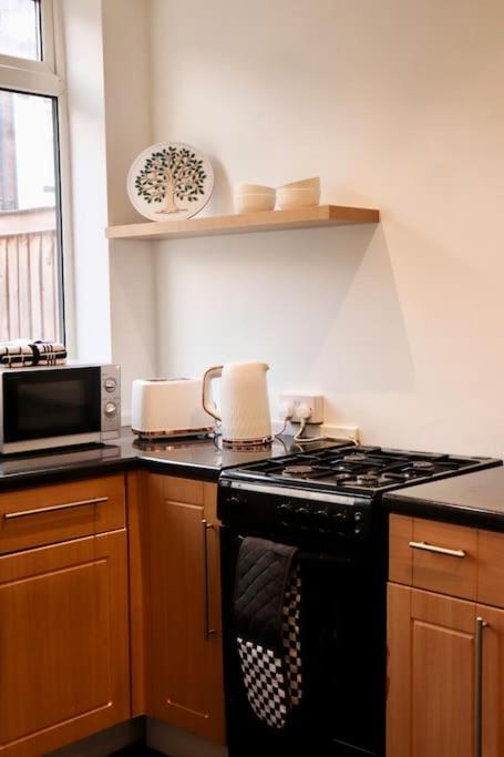 Charming 3 Bedroom Property Free Wifi & Parking Leeds (West Yorkshire) Exterior foto