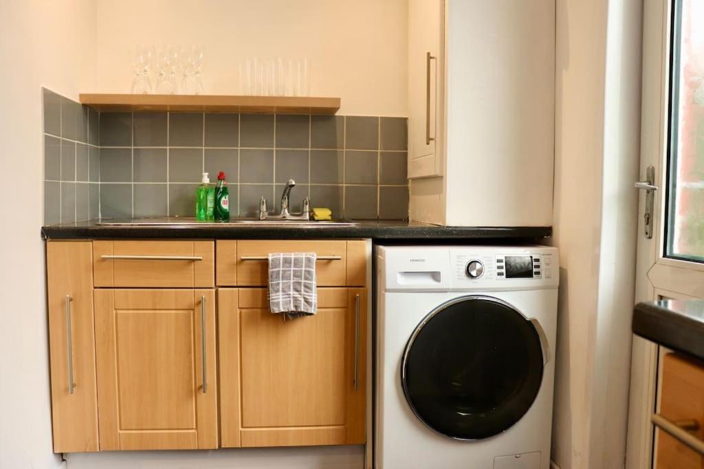 Charming 3 Bedroom Property Free Wifi & Parking Leeds (West Yorkshire) Exterior foto