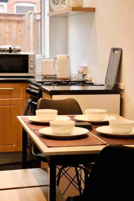 Charming 3 Bedroom Property Free Wifi & Parking Leeds (West Yorkshire) Exterior foto