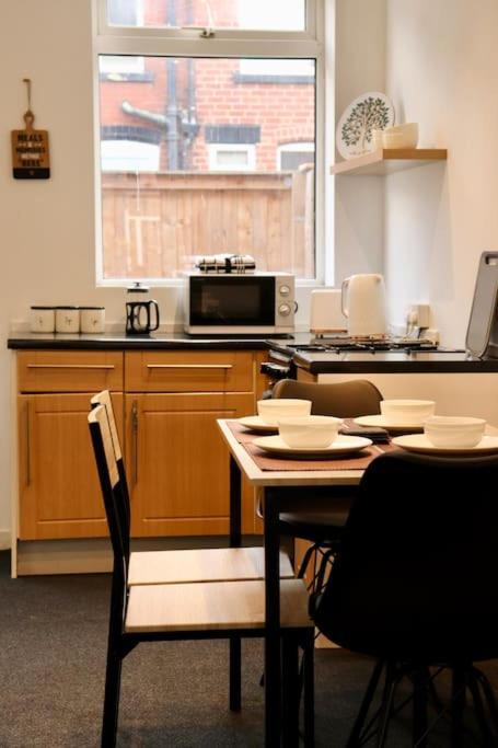 Charming 3 Bedroom Property Free Wifi & Parking Leeds (West Yorkshire) Exterior foto